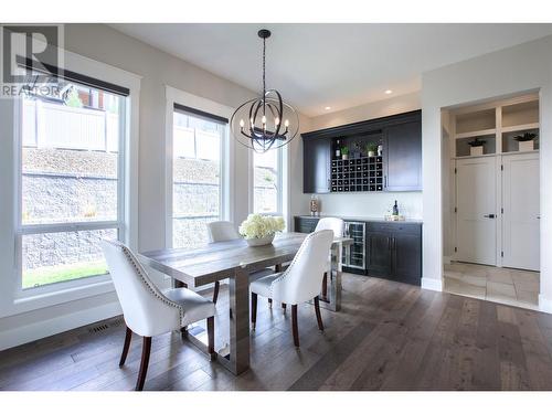 1373 Sladen Crescent, Kelowna, BC - Indoor Photo Showing Dining Room