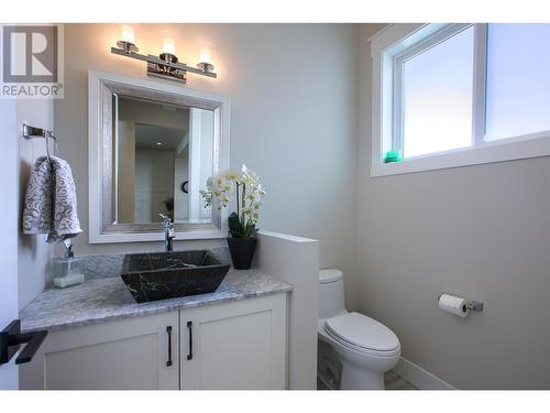 1373 Sladen Crescent, Kelowna, BC - Indoor Photo Showing Bathroom