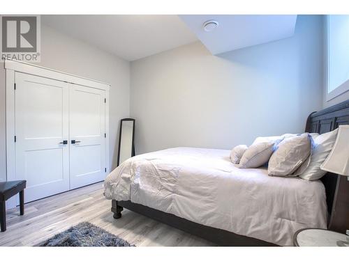 1373 Sladen Crescent, Kelowna, BC - Indoor Photo Showing Bedroom