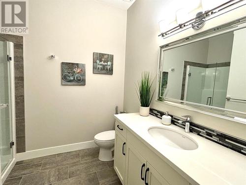 1373 Sladen Crescent, Kelowna, BC - Indoor Photo Showing Bathroom