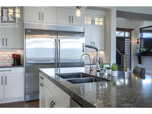 1373 Sladen Crescent, Kelowna, BC - Indoor Photo Showing Kitchen With Double Sink With Upgraded Kitchen