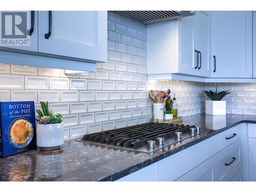 1373 Sladen Crescent, Kelowna, BC - Indoor Photo Showing Kitchen