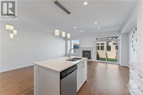 759 Cairn Crescent, Ottawa, ON - Indoor Photo Showing Kitchen With Double Sink