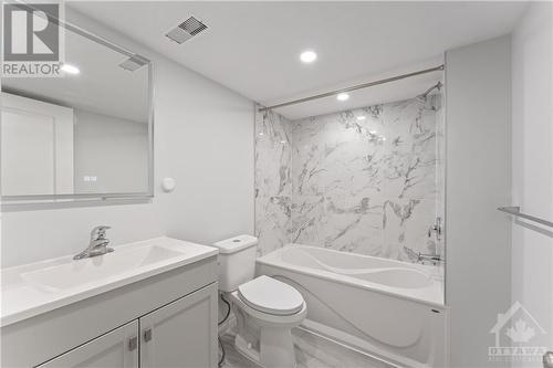 759 Cairn Crescent, Ottawa, ON - Indoor Photo Showing Bathroom