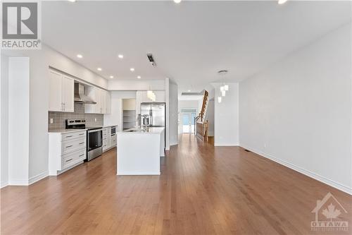 759 Cairn Crescent, Ottawa, ON - Indoor Photo Showing Kitchen