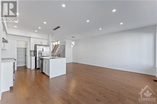 759 Cairn Crescent, Ottawa, ON - Indoor Photo Showing Kitchen