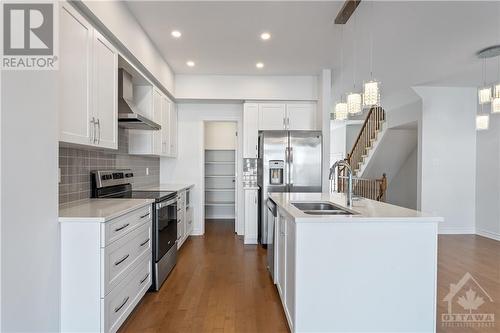 759 Cairn Crescent, Ottawa, ON - Indoor Photo Showing Kitchen With Double Sink With Upgraded Kitchen