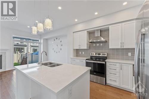 759 Cairn Crescent, Ottawa, ON - Indoor Photo Showing Kitchen With Stainless Steel Kitchen With Double Sink With Upgraded Kitchen