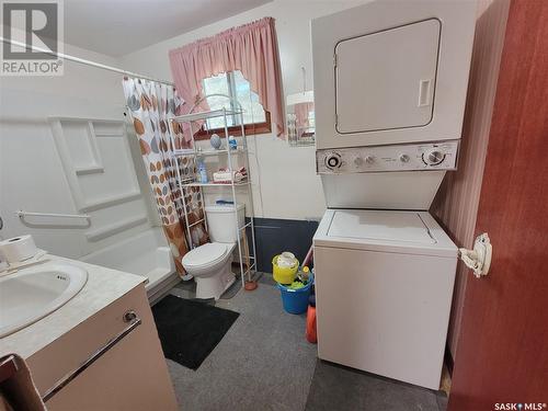 144 4Th Avenue W, Unity, SK - Indoor Photo Showing Laundry Room