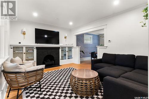 2106 Montague Street, Regina, SK - Indoor Photo Showing Living Room