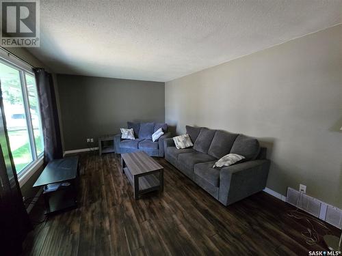 317 3Rd Avenue, Kipling, SK - Indoor