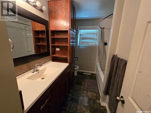 317 3Rd Avenue, Kipling, SK - Indoor Photo Showing Bathroom