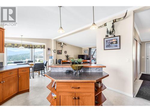 18125 Hereford Road, Lake Country, BC - Indoor Photo Showing Kitchen