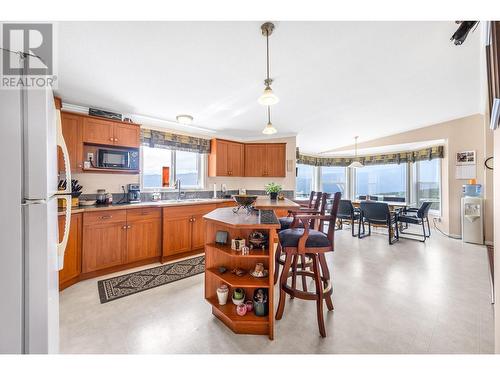 18125 Hereford Road, Lake Country, BC - Indoor Photo Showing Kitchen