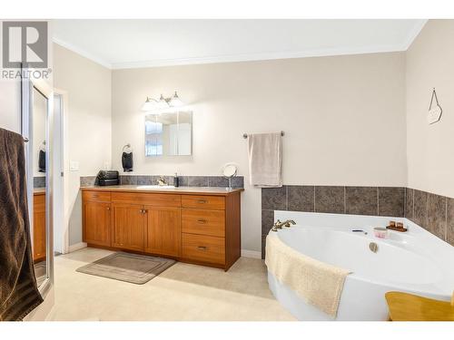 18125 Hereford Road, Lake Country, BC - Indoor Photo Showing Bathroom