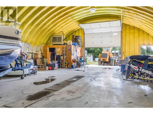 18125 Hereford Road, Lake Country, BC - Indoor Photo Showing Garage