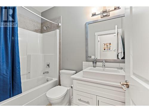 285 Kicking Horse Place, Vernon, BC - Indoor Photo Showing Bathroom