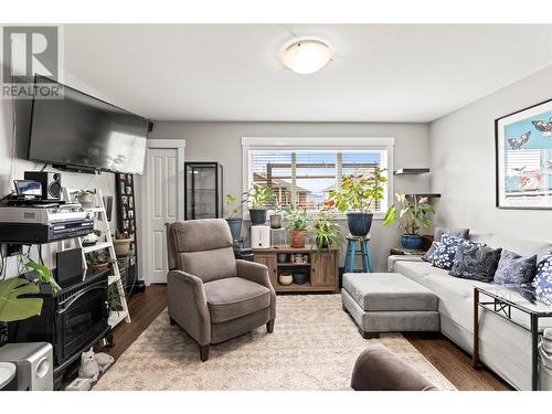 285 Kicking Horse Place, Vernon, BC - Indoor Photo Showing Living Room