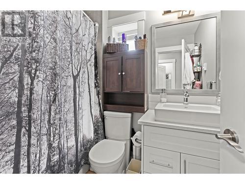 285 Kicking Horse Place, Vernon, BC - Indoor Photo Showing Bathroom