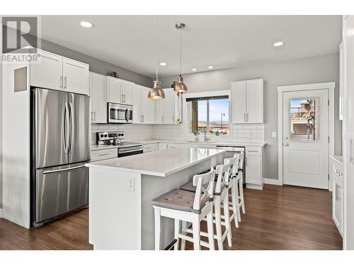 285 Kicking Horse Place, Vernon, BC - Indoor Photo Showing Kitchen With Upgraded Kitchen