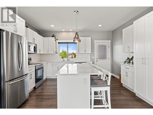 285 Kicking Horse Place, Vernon, BC - Indoor Photo Showing Kitchen With Upgraded Kitchen