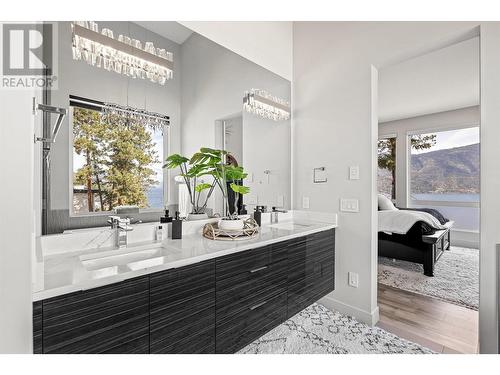 3324 Black Pine Lane, Kelowna, BC - Indoor Photo Showing Bathroom