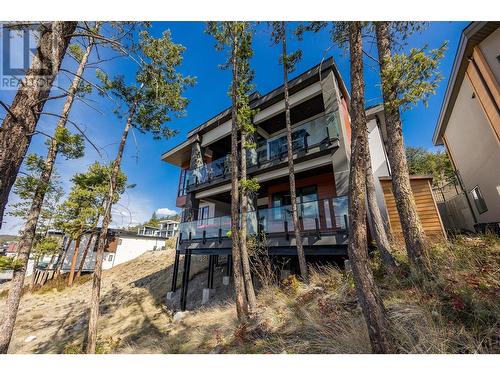 3324 Black Pine Lane, Kelowna, BC - Outdoor