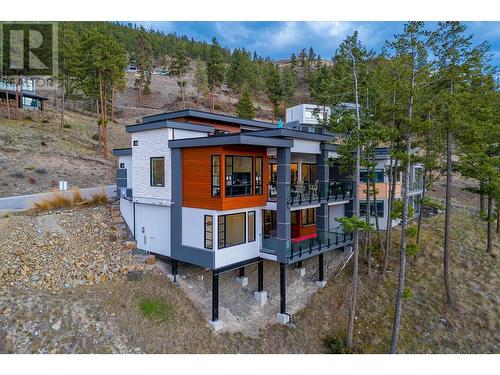 3324 Black Pine Lane, Kelowna, BC - Outdoor