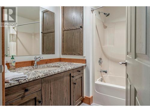 7800 Howe Drive, Coldstream, BC - Indoor Photo Showing Bathroom