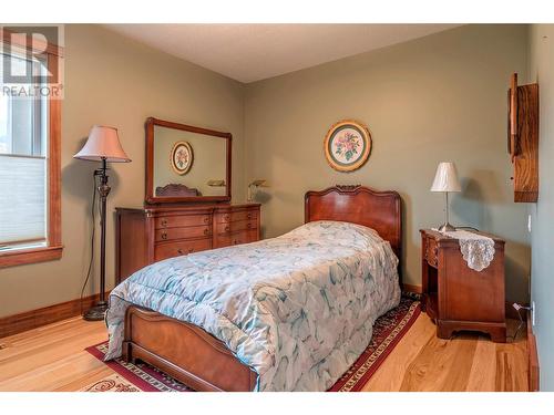 7800 Howe Drive, Coldstream, BC - Indoor Photo Showing Bedroom