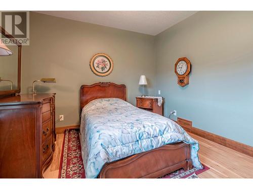 7800 Howe Drive, Coldstream, BC - Indoor Photo Showing Bedroom