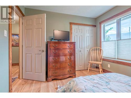 7800 Howe Drive, Coldstream, BC - Indoor Photo Showing Bedroom