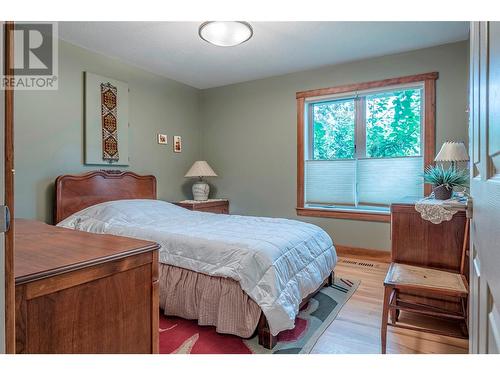 7800 Howe Drive, Coldstream, BC - Indoor Photo Showing Bedroom