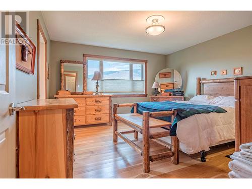 7800 Howe Drive, Coldstream, BC - Indoor Photo Showing Bedroom