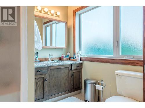 7800 Howe Drive, Coldstream, BC - Indoor Photo Showing Bathroom