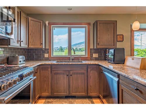 7800 Howe Drive, Coldstream, BC - Indoor Photo Showing Kitchen