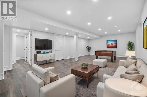 941 Scala Avenue, Ottawa, ON - Indoor Photo Showing Living Room