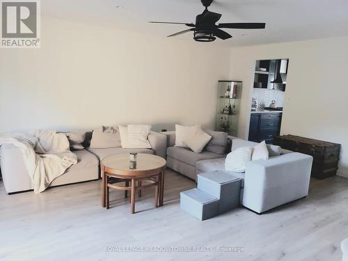 136 Marmel Court, Cambridge, ON - Indoor Photo Showing Living Room