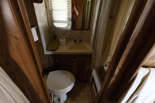 210 Link Lake Road, Princeton, BC - Indoor Photo Showing Bathroom