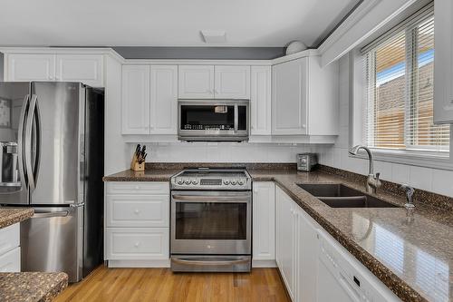 130-2250 Louie Drive, West Kelowna, BC - Indoor Photo Showing Kitchen With Double Sink