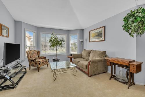 130-2250 Louie Drive, West Kelowna, BC - Indoor Photo Showing Living Room