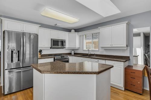 130-2250 Louie Drive, West Kelowna, BC - Indoor Photo Showing Kitchen With Upgraded Kitchen