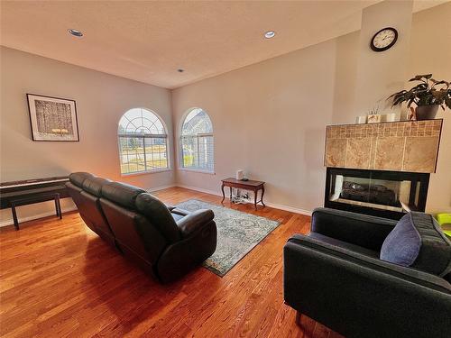 519 Mayne Avenue, Princeton, BC - Indoor Photo Showing Living Room With Fireplace