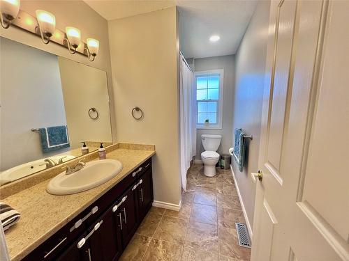 519 Mayne Avenue, Princeton, BC - Indoor Photo Showing Bathroom