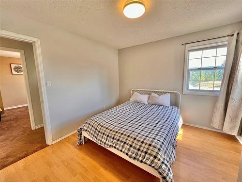 519 Mayne Avenue, Princeton, BC - Indoor Photo Showing Bedroom