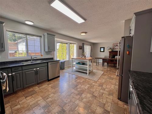 519 Mayne Avenue, Princeton, BC - Indoor Photo Showing Kitchen With Double Sink