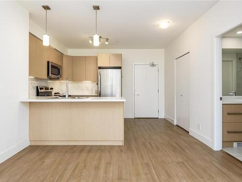 105-3070 Kilpatrick Ave, Courtenay, BC - Indoor Photo Showing Kitchen