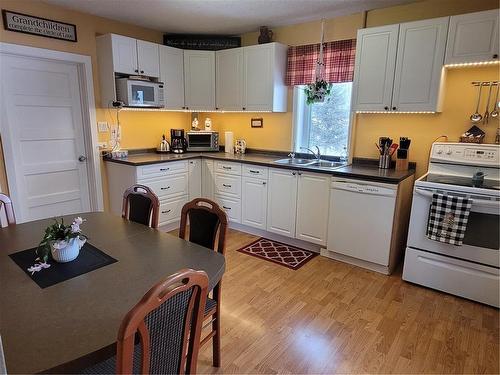 Swan River, Manitoba - Indoor Photo Showing Kitchen With Double Sink