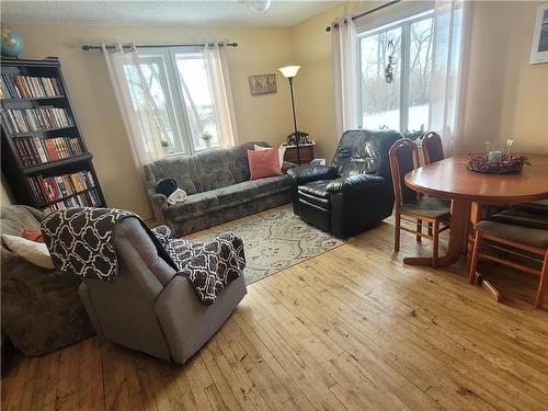 Swan River, Manitoba - Indoor Photo Showing Living Room