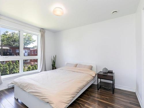 Chambre Ã  coucher principale - 212-2555 Rue Grenet, Montréal (Saint-Laurent), QC - Indoor Photo Showing Bedroom